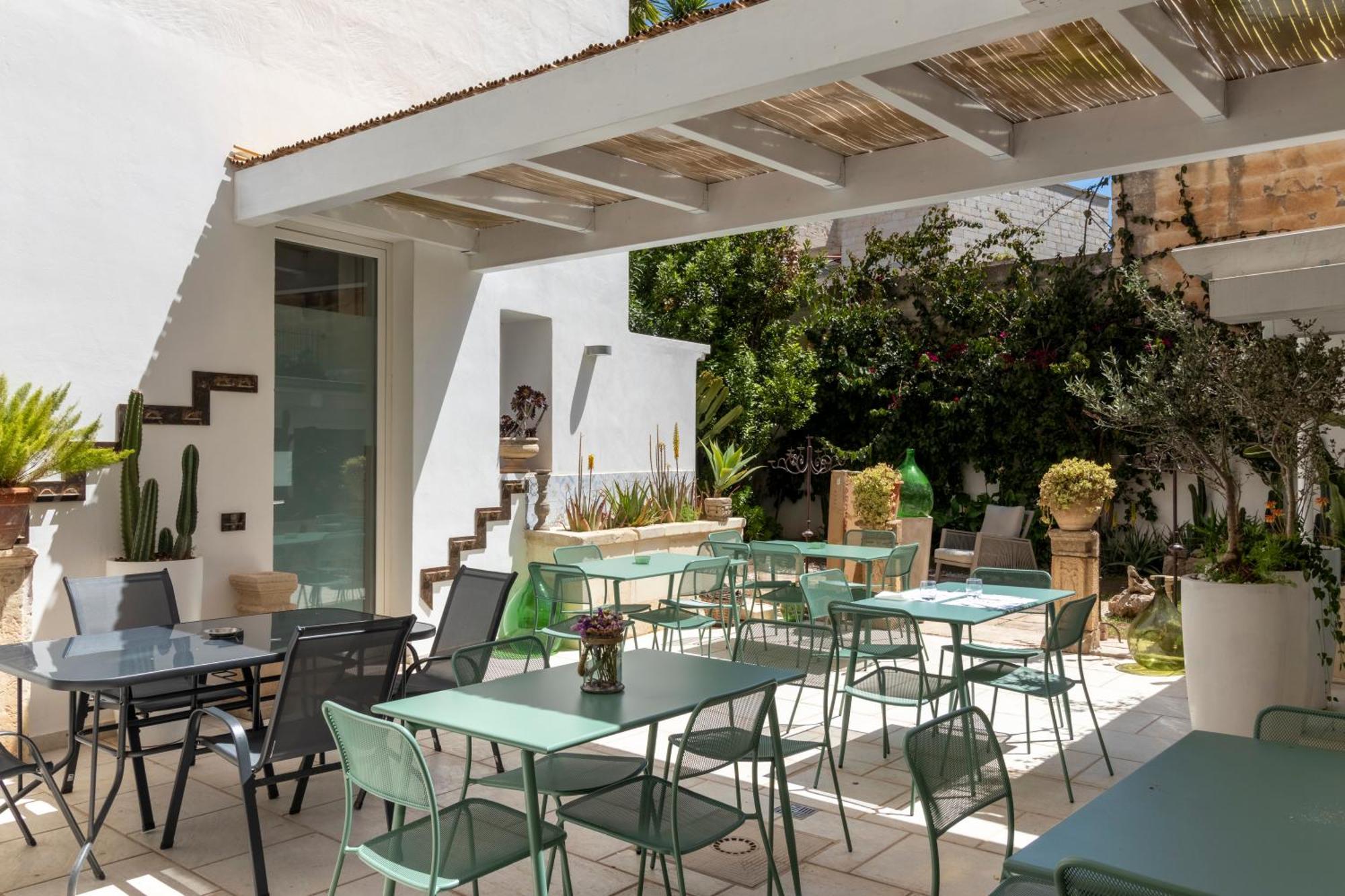 Palazzo Cavour Acomodação com café da manhã Lecce Exterior foto